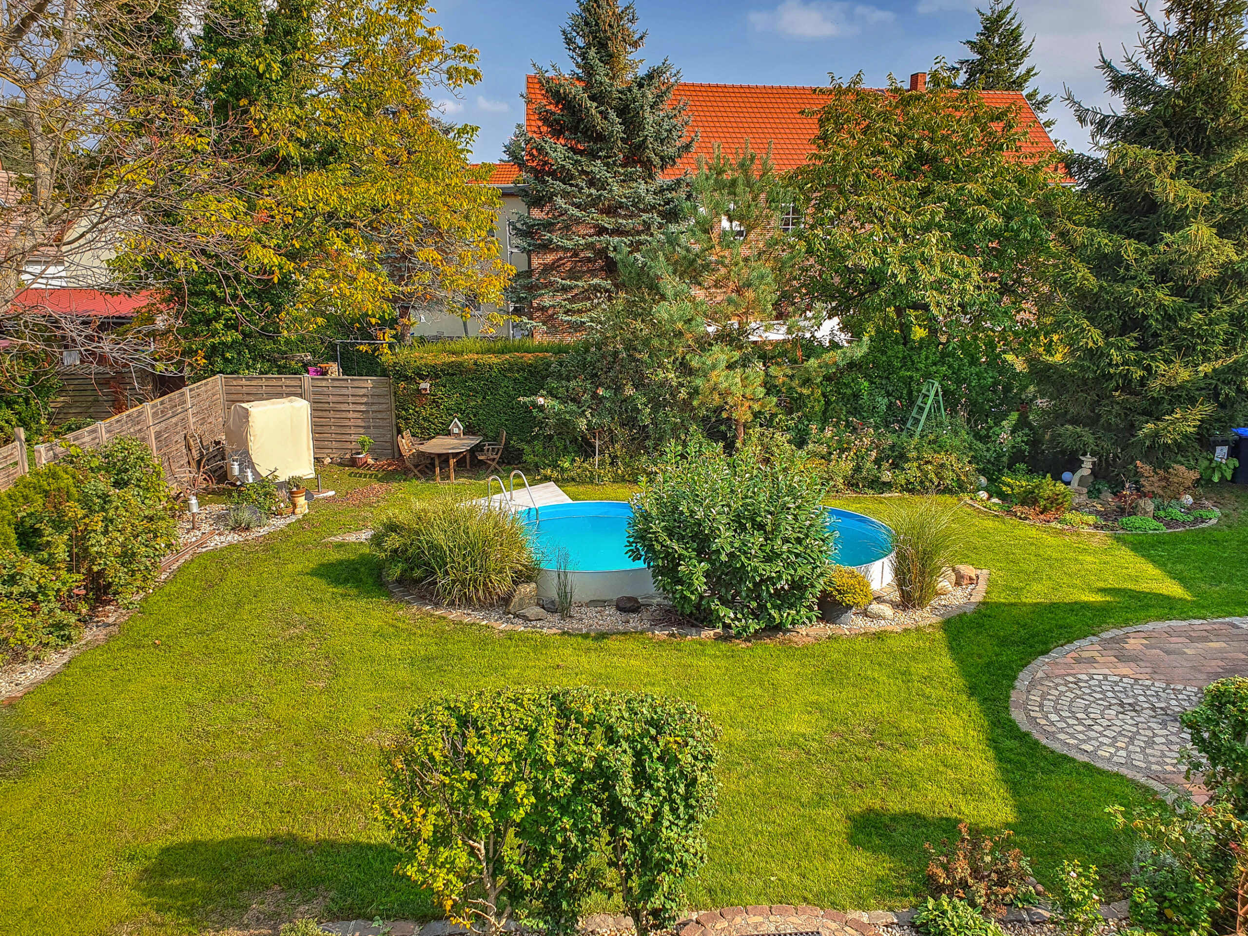Pool und Garten
